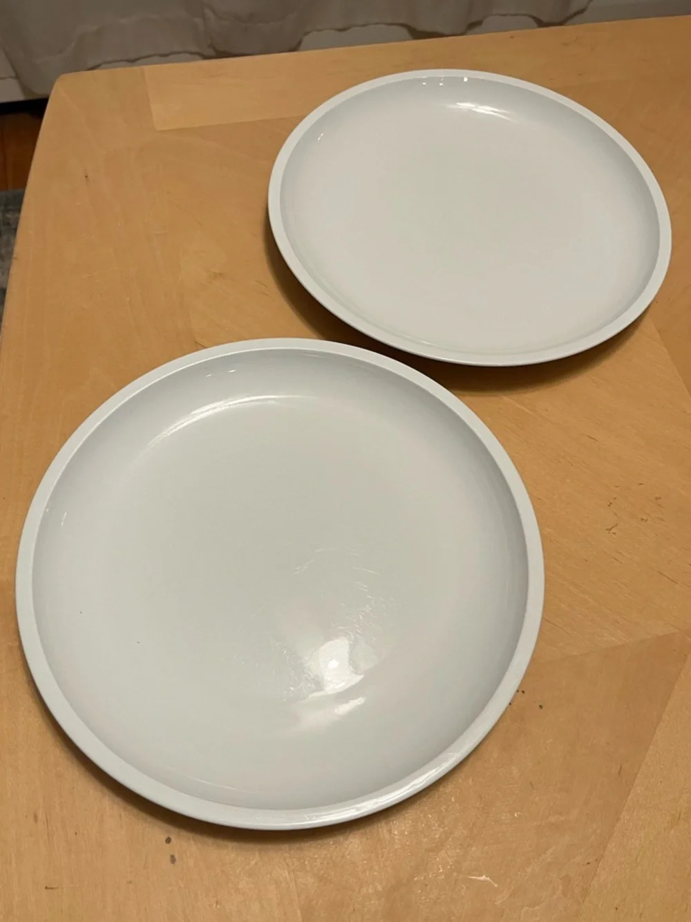 Crate & Barrel White Ceramic Dinner Plates – Set of 2